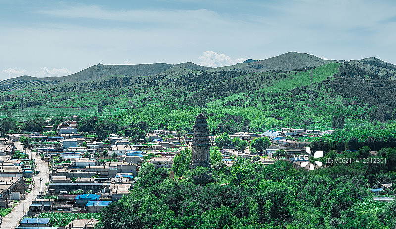 辽宁省葫芦岛市南票区安昌岘舍利塔夏日风光（航拍）图片素材