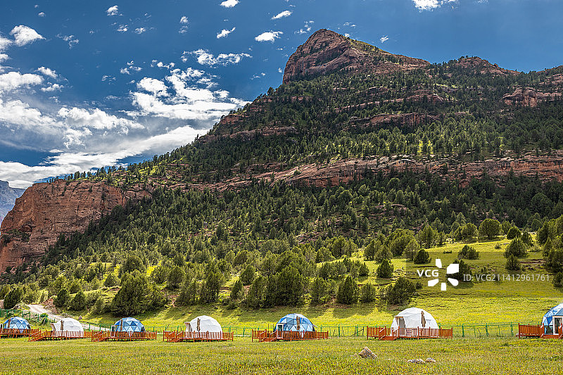 青海玉树昂赛大峡谷-巴艾涌星空露营地图片素材