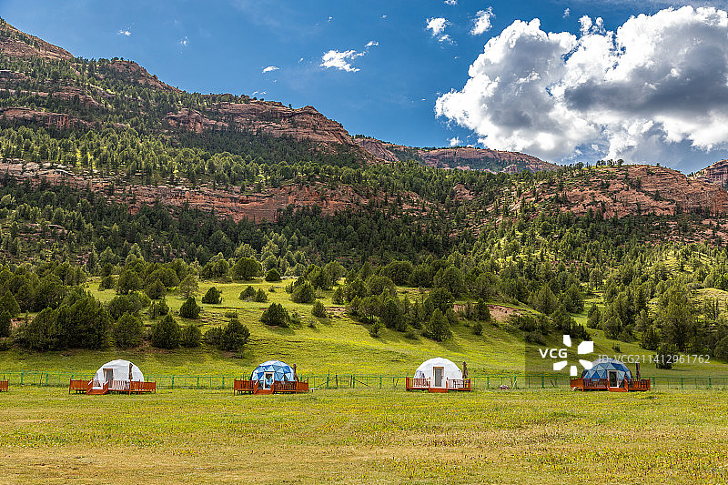 青海玉树昂赛大峡谷-巴艾涌星空露营地图片素材