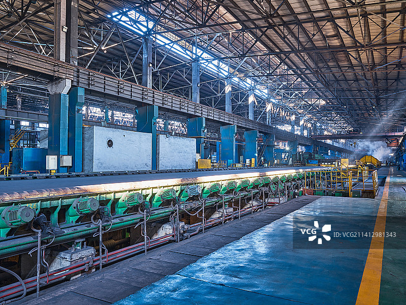 钢铁工业全连轧轧钢车间图片素材