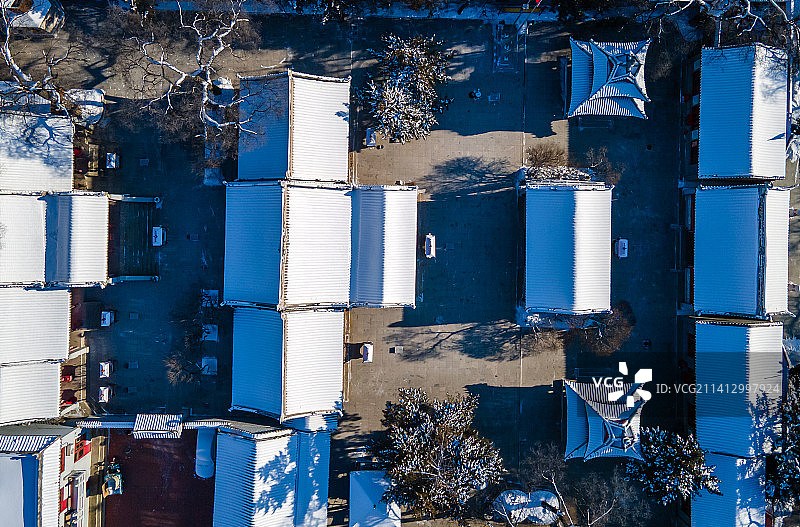 航拍黑龙江齐齐哈尔龙沙公园雪后古建筑群图片素材