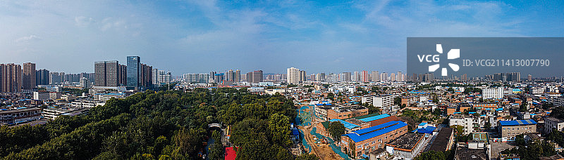 南阳 地标 航拍 宛城区 中心广场 夜景 府衙博物馆 人民路 人民公园 世纪百货图片素材