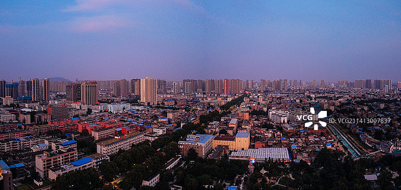 南阳 地标 航拍 宛城区 中心广场 夜景 府衙博物馆 人民路 人民公园 世纪百货图片素材