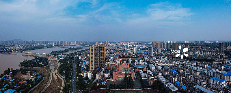 南阳 地标 航拍 宛城区 中心广场 夜景 府衙博物馆 人民路 人民公园 世纪百货图片素材