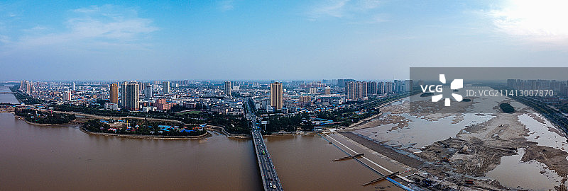 南阳 地标 航拍 宛城区 中心广场 夜景 府衙博物馆 人民路 人民公园 世纪百货图片素材