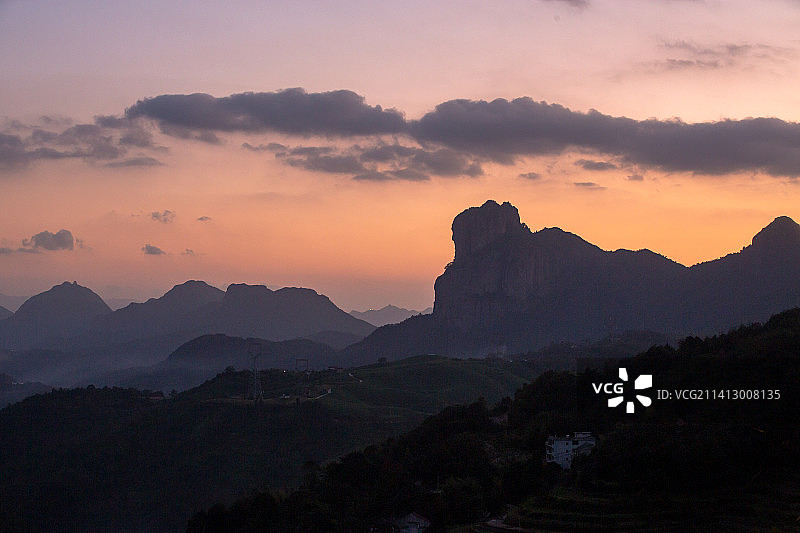 中雁荡山玉甑峰的不同姿态图片素材