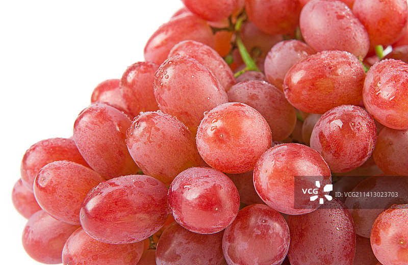 新鲜的无籽红提孤立在白色背景上图片素材