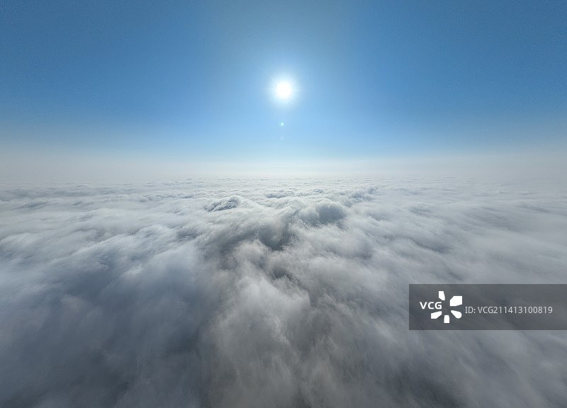 航拍云雾中的图片素材