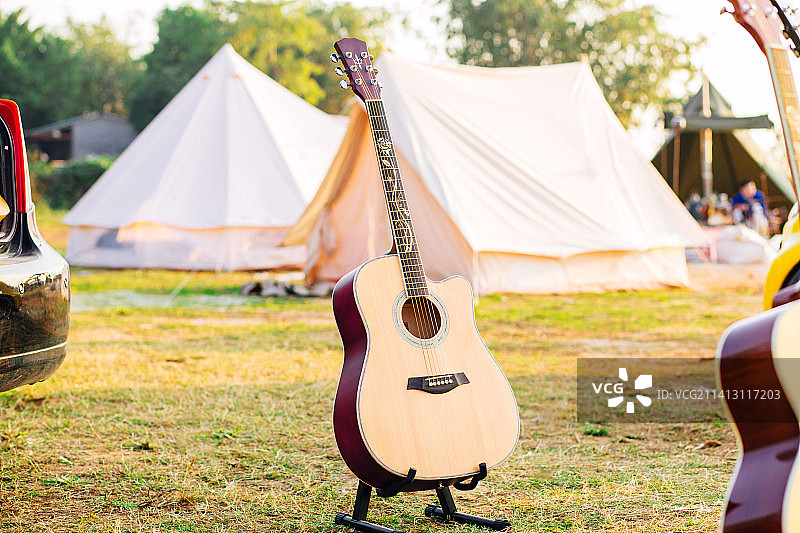 阳光下的民谣原声木吉他41寸图片素材