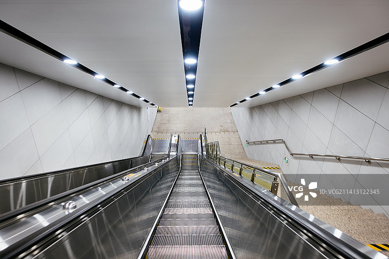 无人地铁入口电梯图片素材