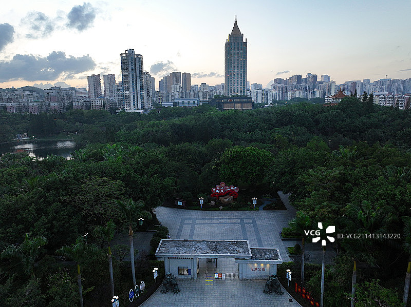 广东省深圳市龙岗区龙城街道龙潭公园航拍图片素材