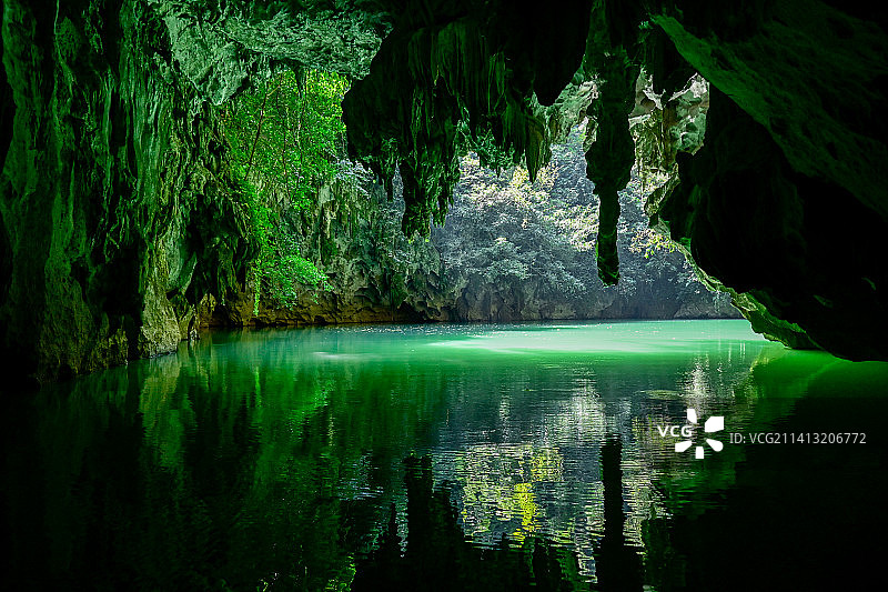 广西河池，三门海地下河图片素材