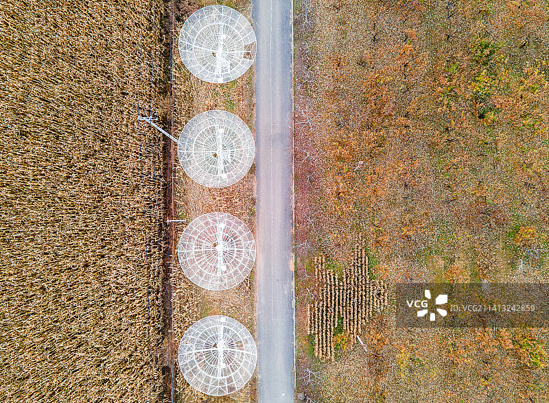 秋季的北京密云不老屯国家天文台密云射电基地阵列天线图片素材