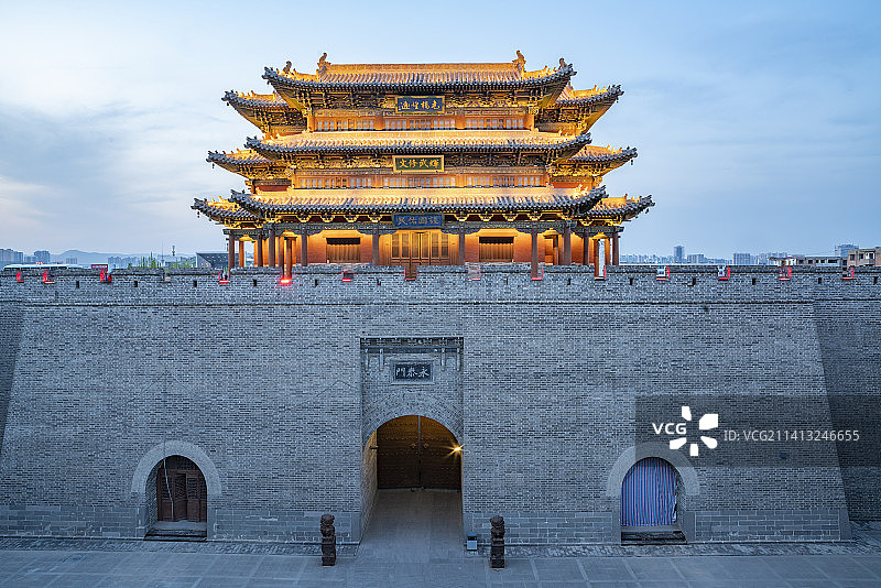 山西大同古城古建筑城楼夜景特写图片素材