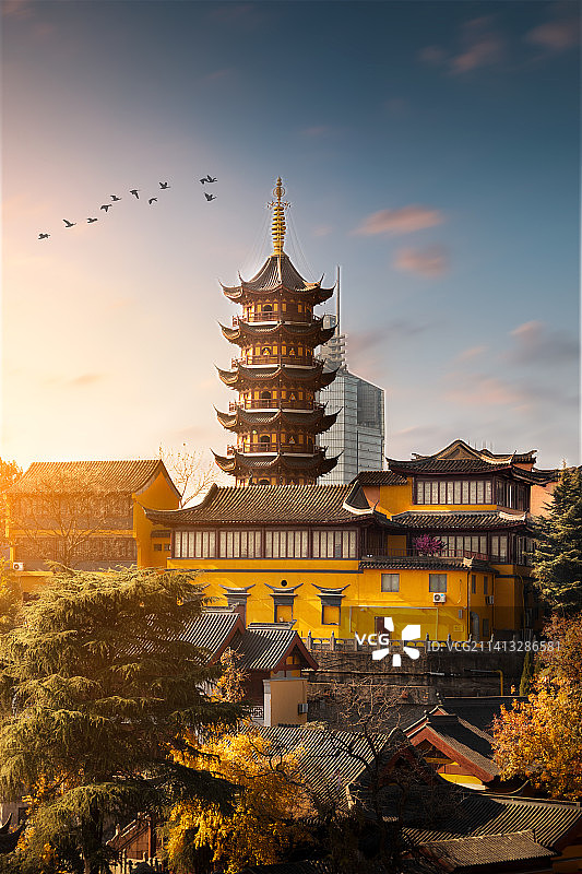 夕阳照耀鸡鸣寺图片素材