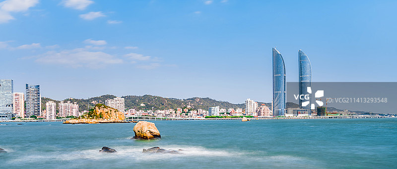 中国福建厦门双子塔和大海慢门风光图片素材