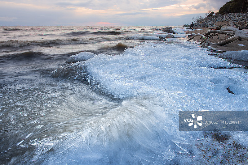 兴凯湖初冬涌动的冰凌图片素材