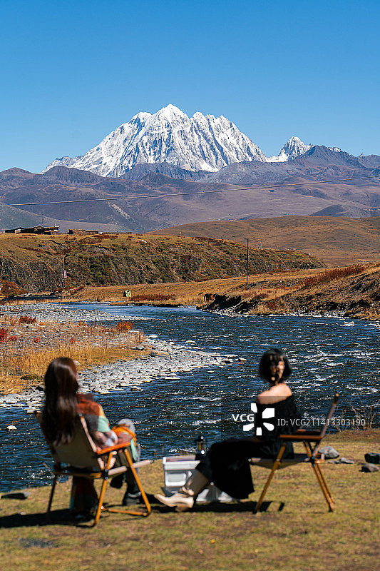 雅拉雪山姑弄村图片素材