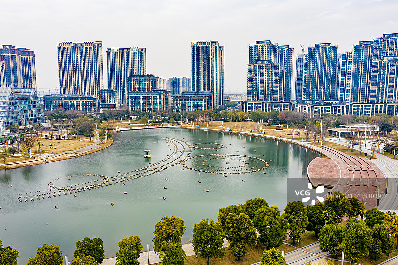 航拍河南郑州碧源月湖公园 郑州惠济中央公园图片素材