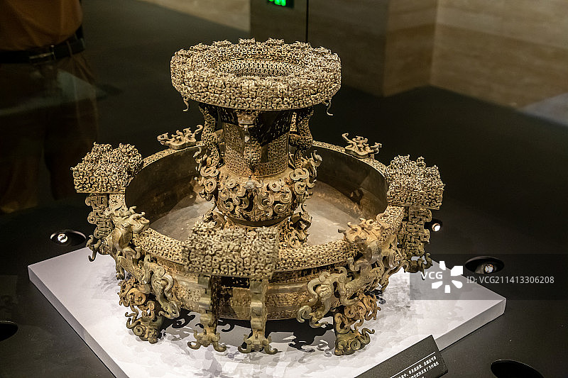 周代铜尊盘 湖北随州曾侯乙墓出土 湖北省博物馆藏图片素材