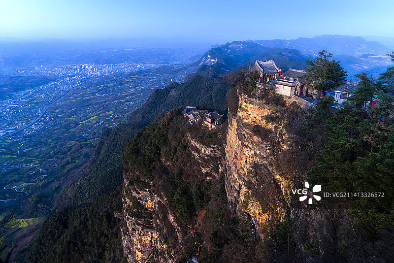 甘肃陇南成县鸡峰山景区高视角山景图片素材