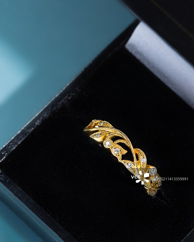 桌子上的珠宝特写图片素材