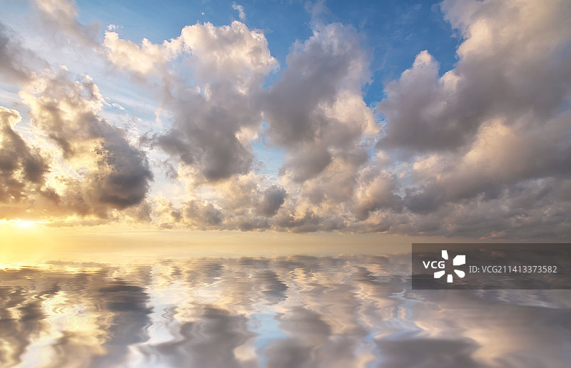 美国日落时分的壮丽云海图片素材