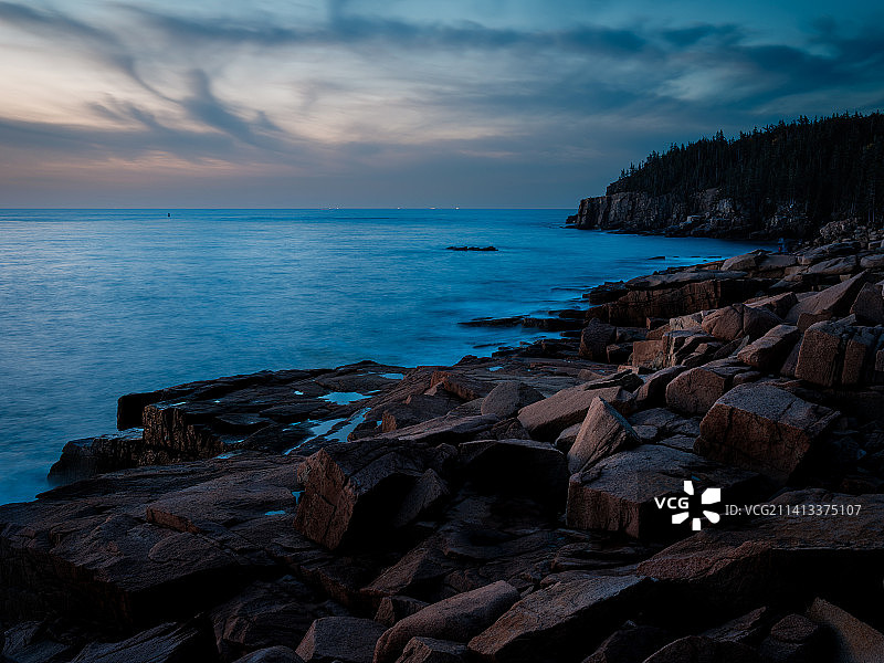 美国缅因州阿卡迪亚国家公园日落时分的海景图片素材