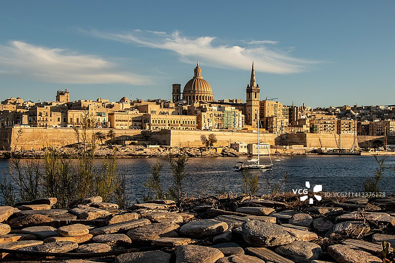 马耳他马尔萨梅谢特港的河畔建筑景观图片素材