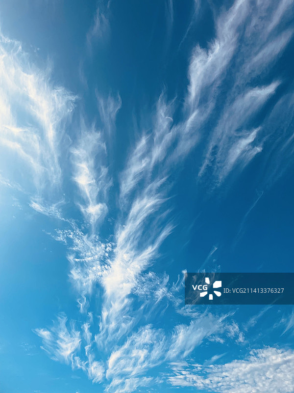 仰视角度拍摄的天空云彩，美国路易斯安那州什里夫波特图片素材