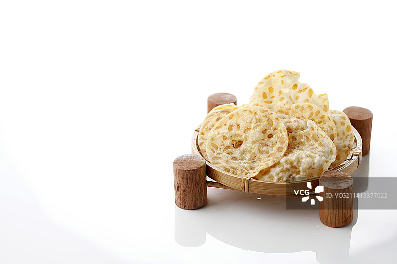 万隆白色背景碗中食物特写，印度尼西亚图片素材