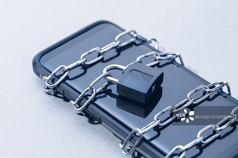 手机安全和数据隐私概念，西班牙圣地亚哥-德孔波斯特拉图片素材