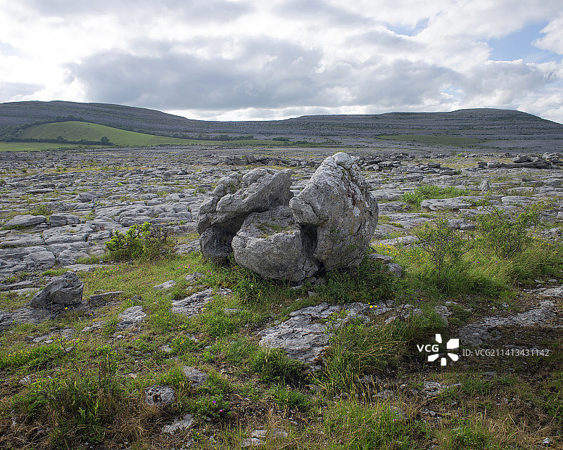 爱尔兰克莱尔郡布伦地区的石灰岩地面图片素材