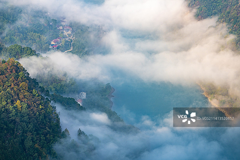 在张家界慈利县麻王村俯瞰澧水河图片素材