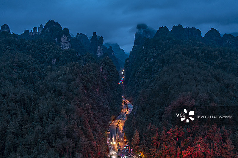 张家界武陵源镇百丈峡和武陵山大道国道G241图片素材