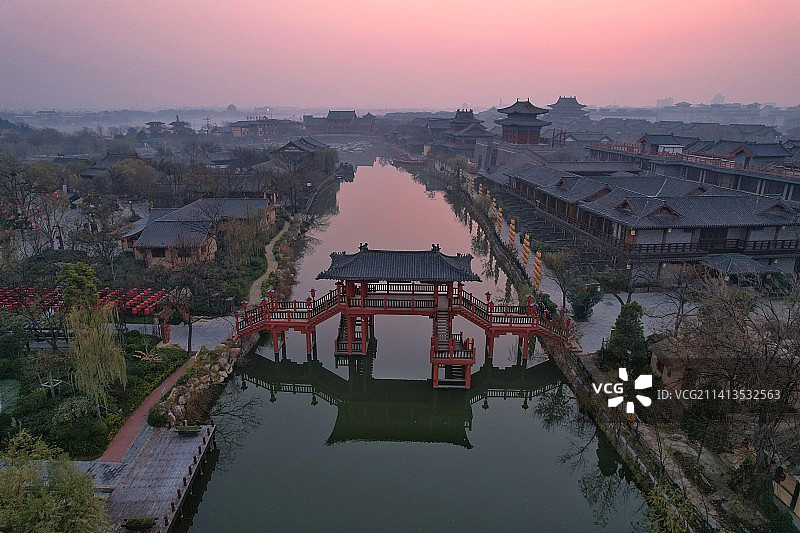 晨光中的鸳鸯桥图片素材