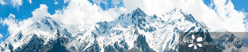 新疆喀什地区公格尔九别峰图片素材