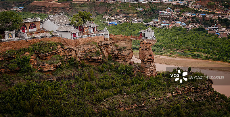 建在悬崖上的香炉寺图片素材