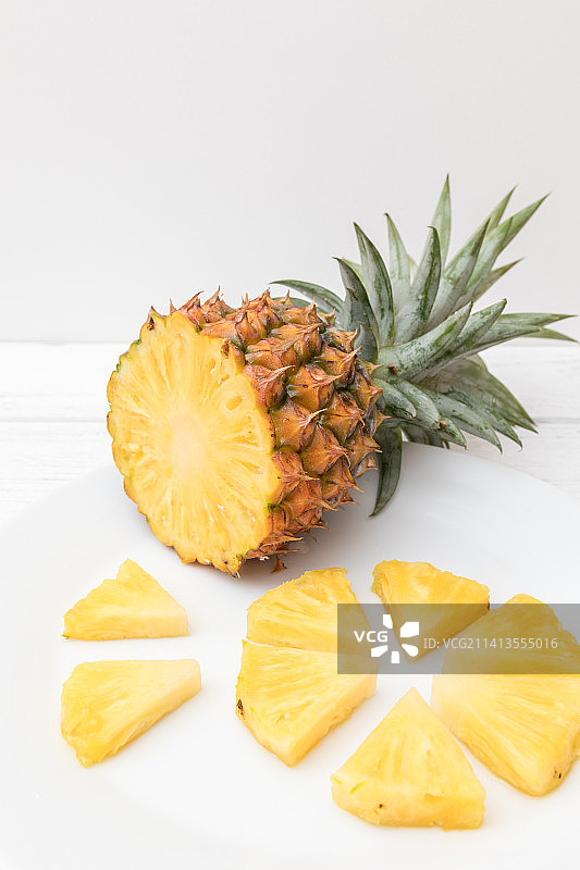 新鲜美味的热带水果金钻凤梨图片素材