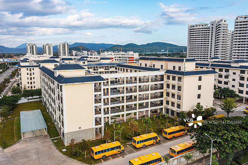 海南省三亚市崖州区三亚寰岛实验中学和三亚寰岛实验小学图片素材