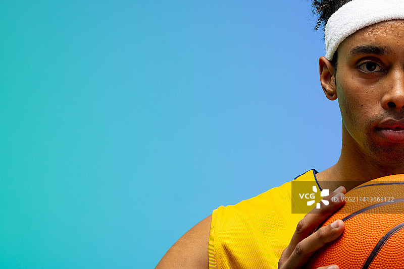 混血篮球运动员肖像图片素材