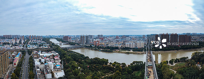 漯河市 地标 航拍 召陵区 淞江路 嵩山北路 漯河国际会展中心 新闻大厦 喜来登酒店 沙河图片素材