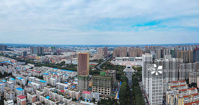 漯河市 地标 航拍 召陵区 淞江路 嵩山北路 漯河国际会展中心 新闻大厦 喜来登酒店 沙河图片素材