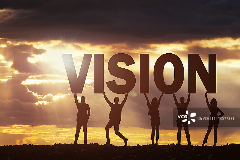 一群人双手高举字母VISION,企业发展愿景概念图片素材