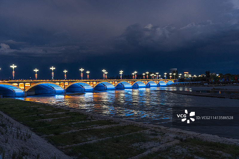 新疆伊犁河大桥图片素材