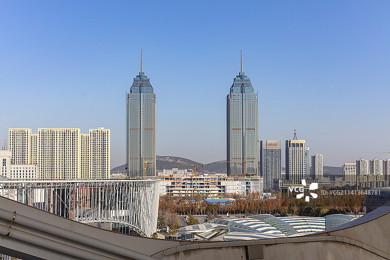 中国山东枣庄双子星城市广场图片素材
