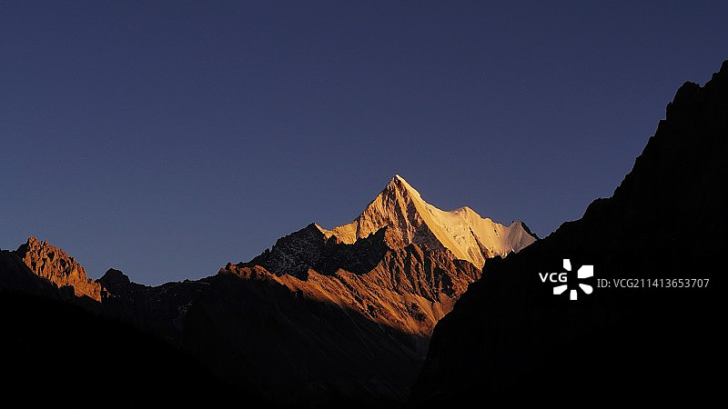 日照金山图片素材