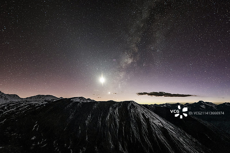 子梅垭口四星连珠，黄道光银河图片素材