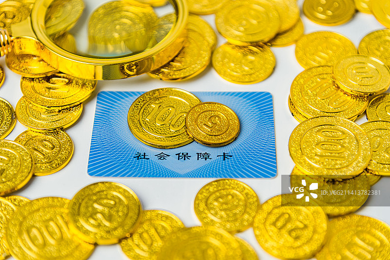 社保卡、硬币、计算器、放大镜图片素材
