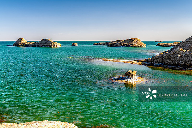 青海海西州大柴旦行委西台地区乌素特水上雅丹风光图片素材